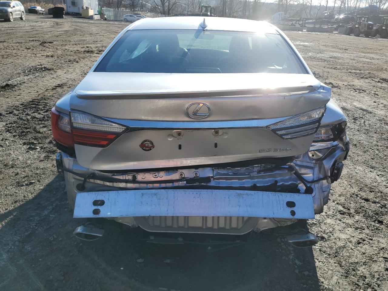 2016 Lexus ES - Image 6
