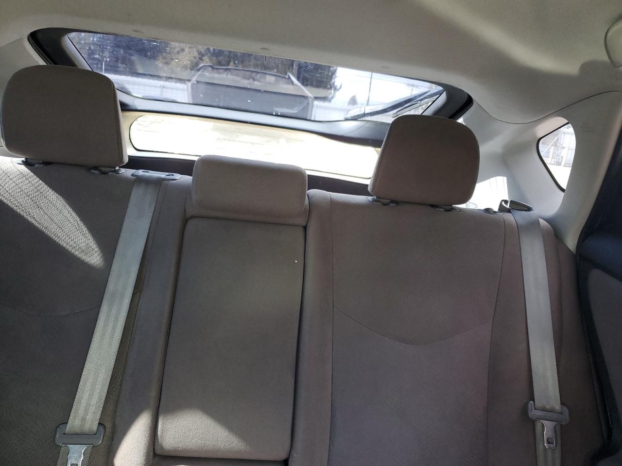 2015 Toyota Prius - Image 10