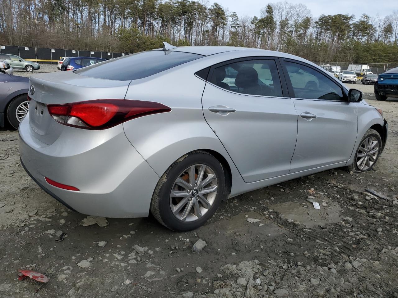 2015 Hyundai Elantra - Image 3