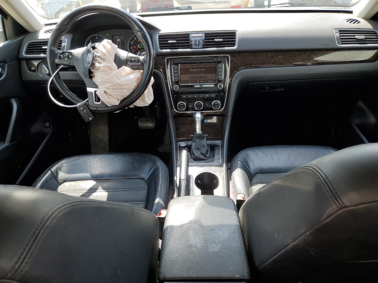 2014 Volkswagen Passat - Image 8