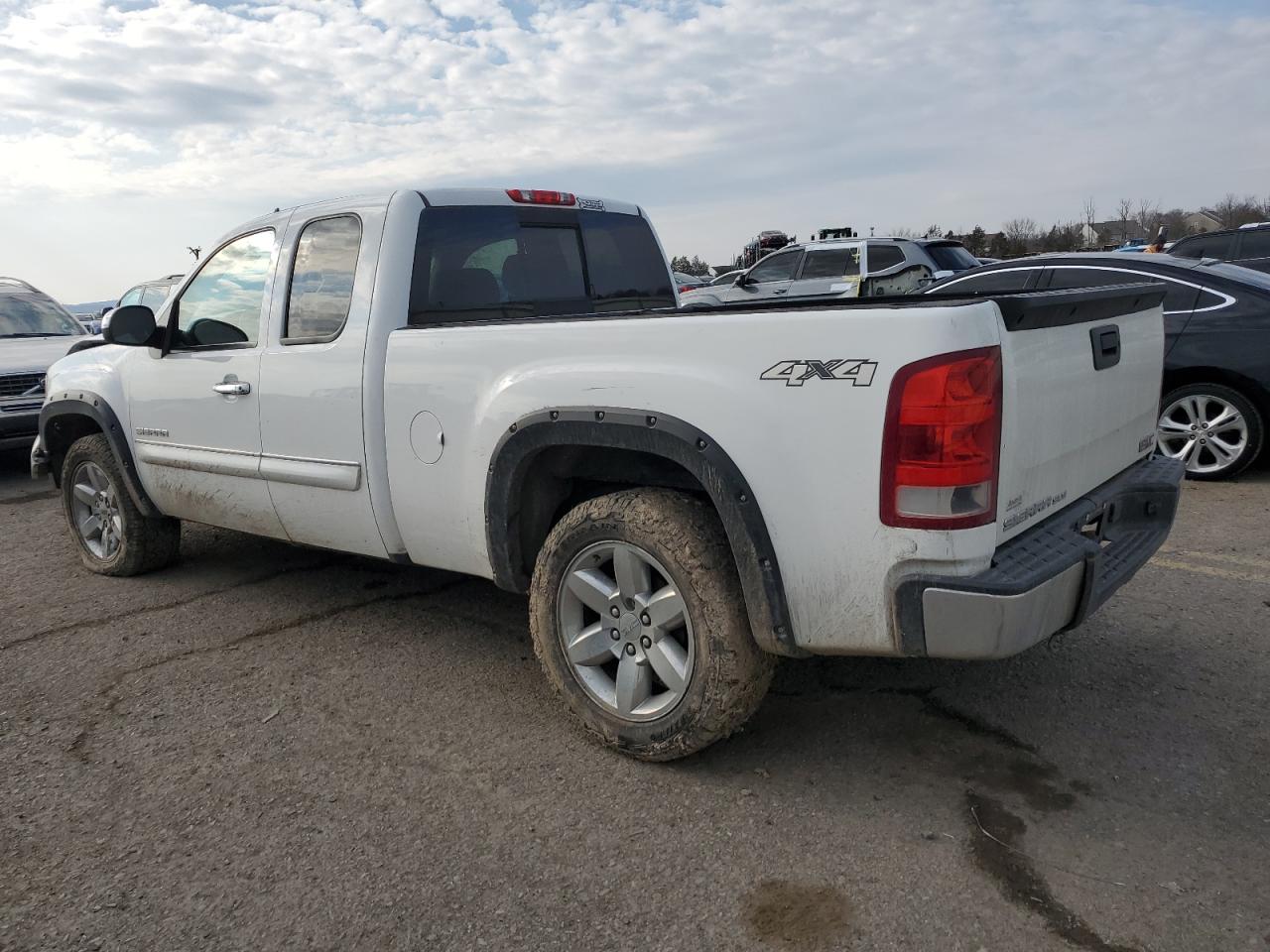 2013 GMC Sierra - Image 2