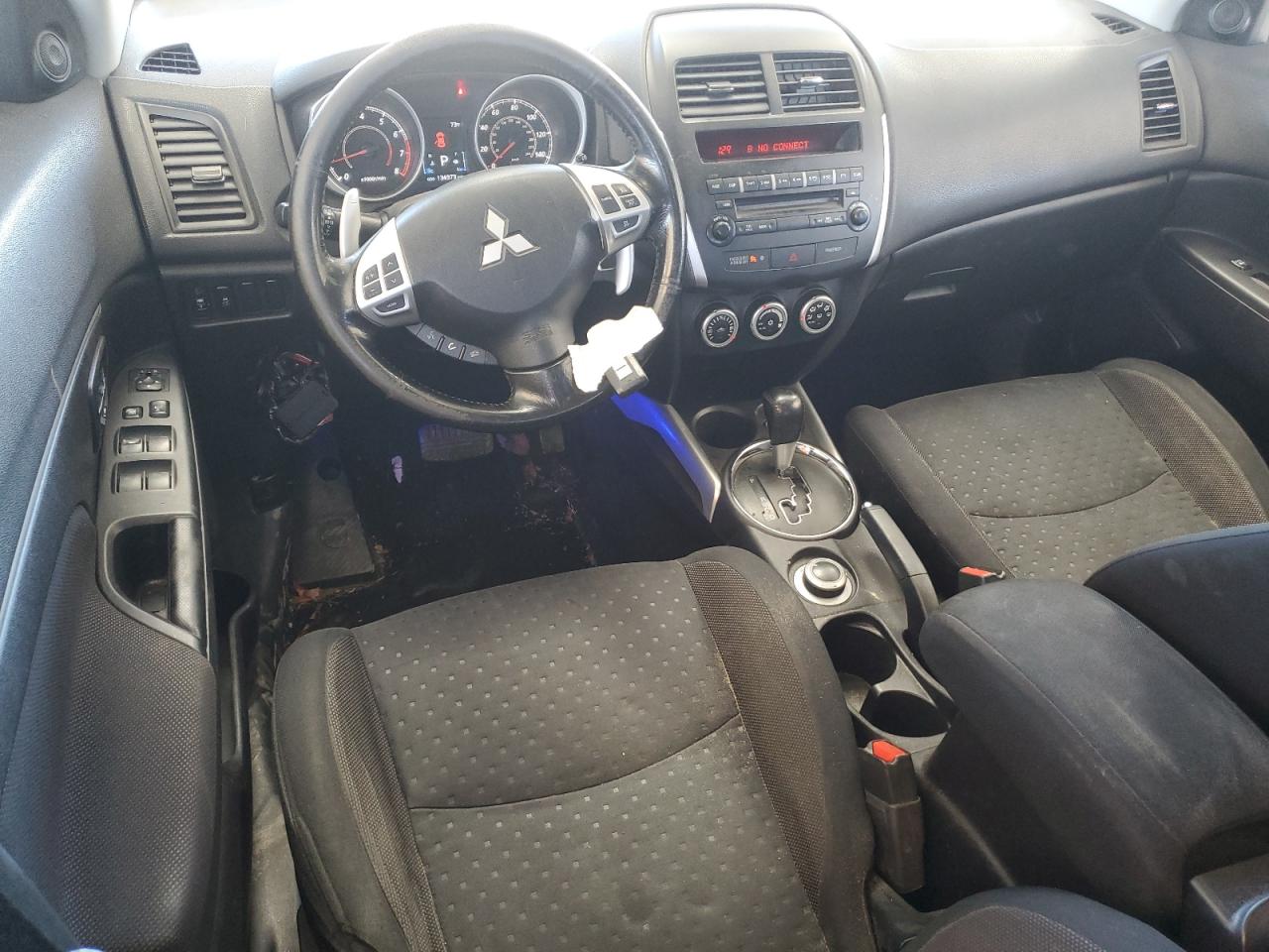 2011 Mitsubishi Outlander - Image 8