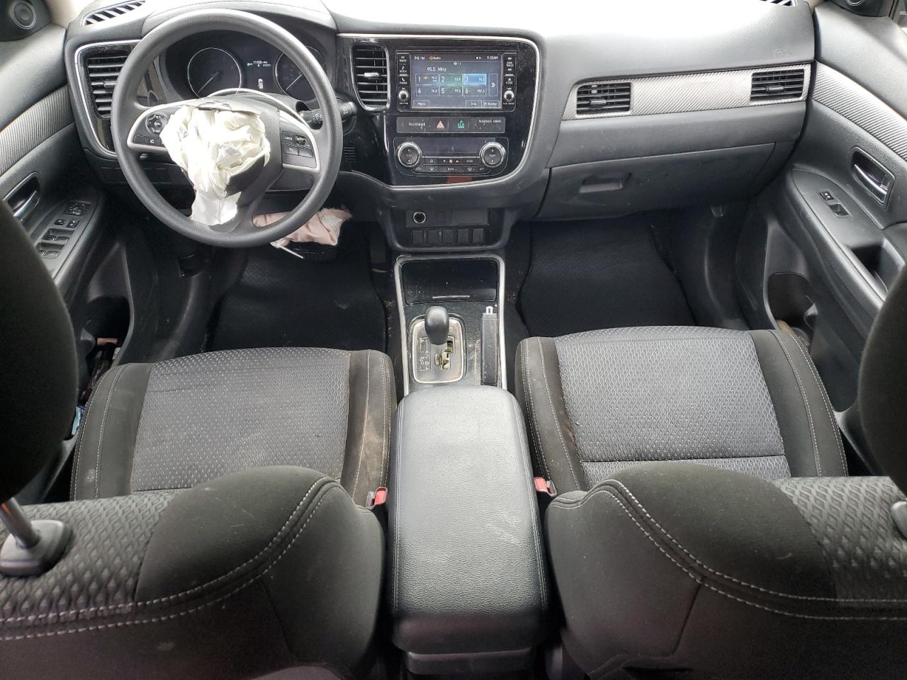 2018 Mitsubishi Outlander - Image 8