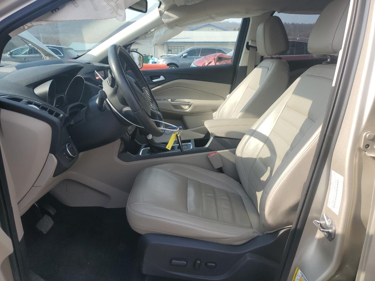 1FMCU9J94HUE18015 FORD ESCAPE 2017