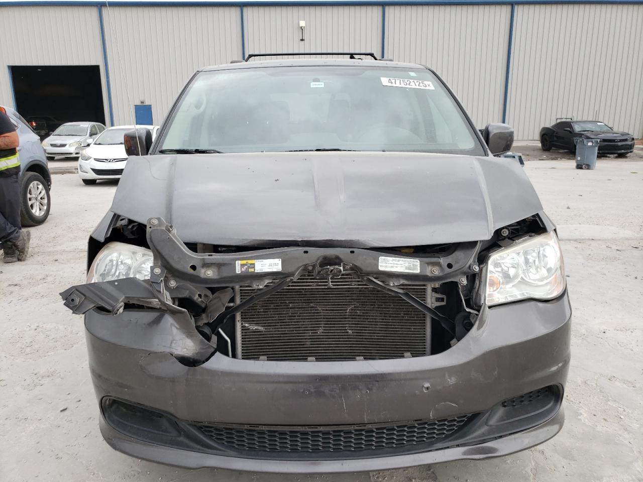 2016 Dodge Caravan - Image 5