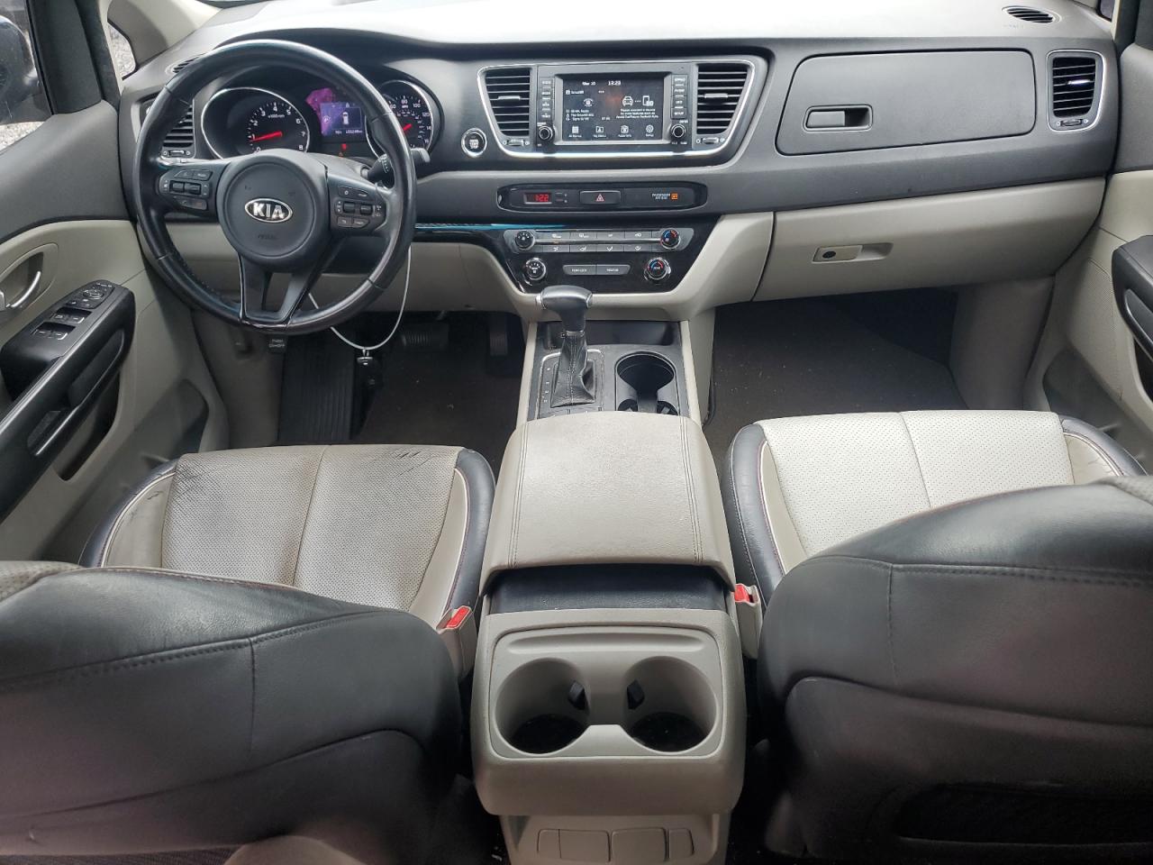 2017 Kia Sedona - Image 8