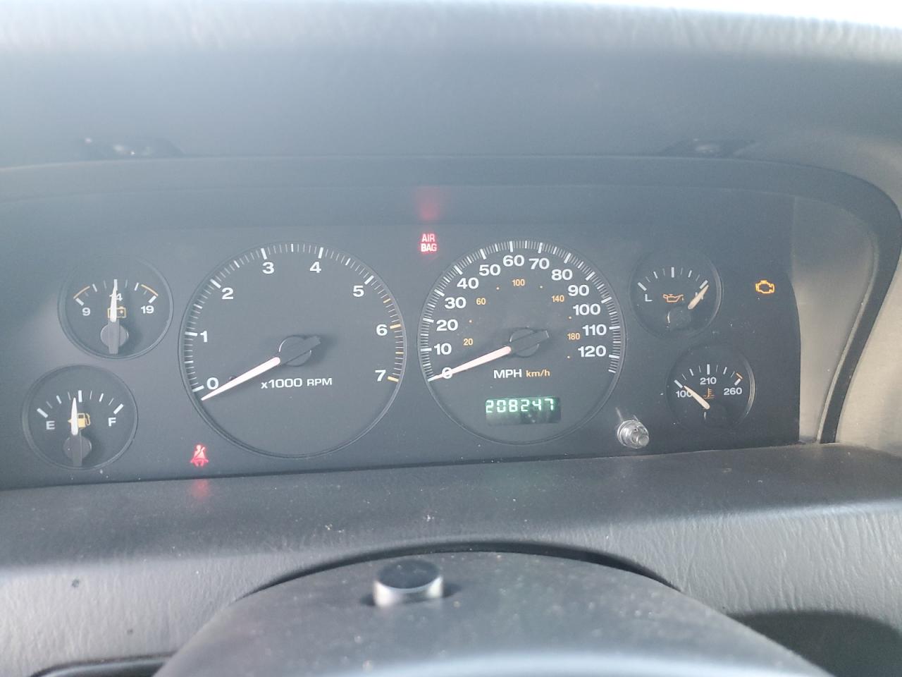 2002 Jeep Grand Cherokee - Image 9