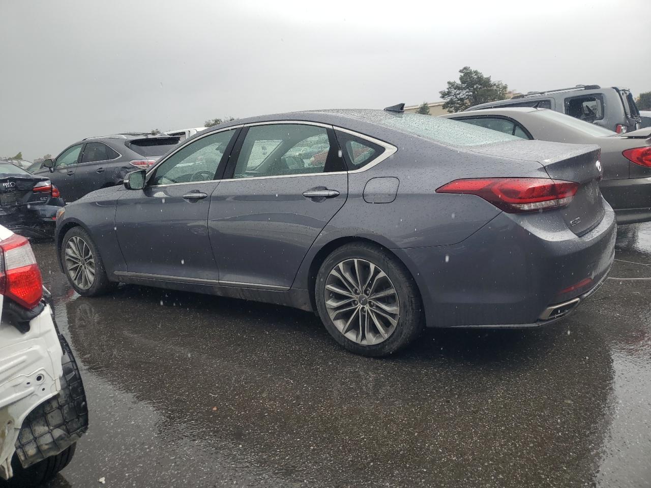 2015 Hyundai Genesis - Image 2