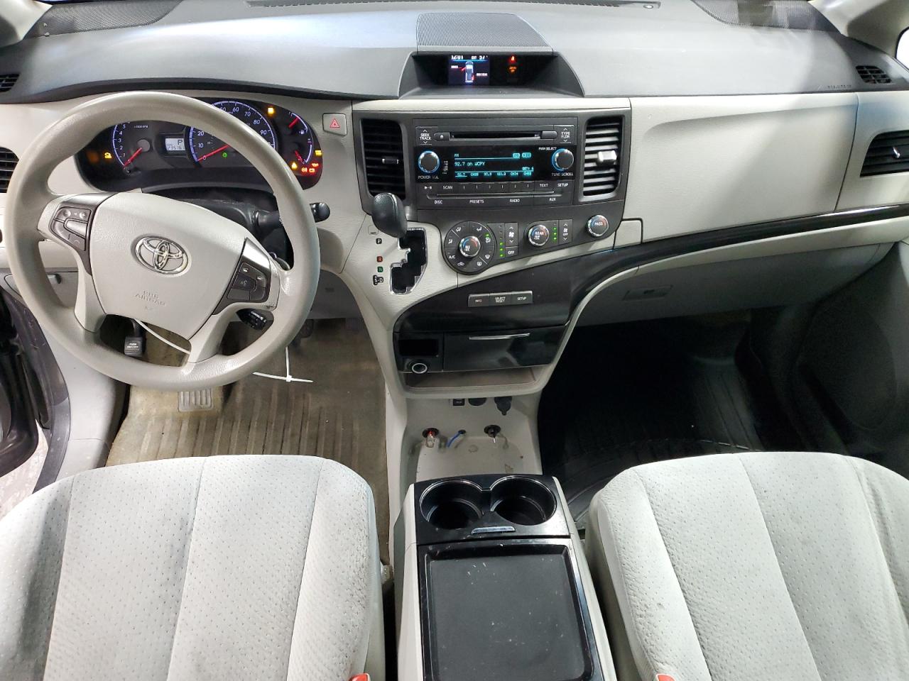 2011 Toyota Sienna - Image 8