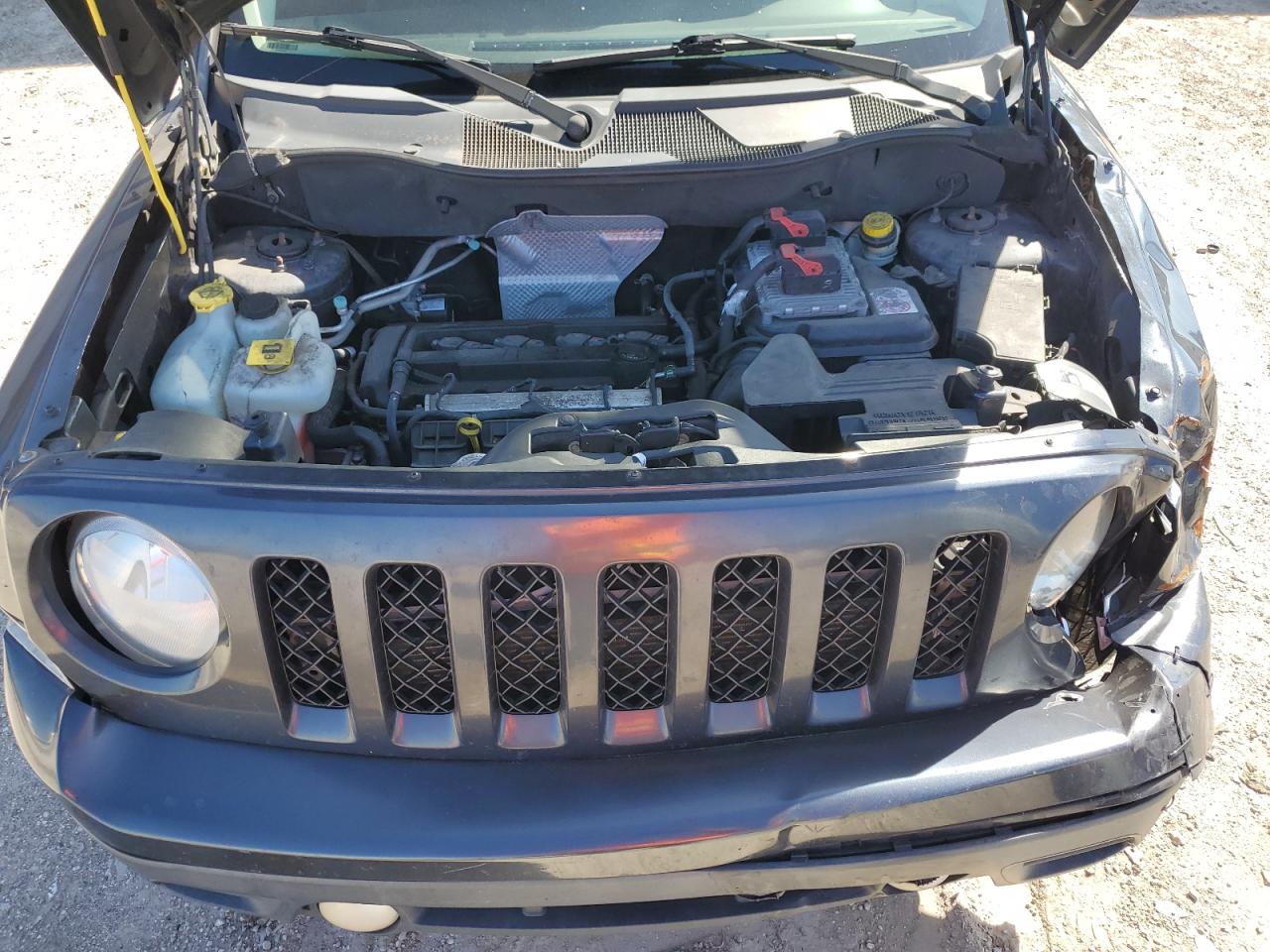 2015 Jeep Liberty (Patriot) - Image 13