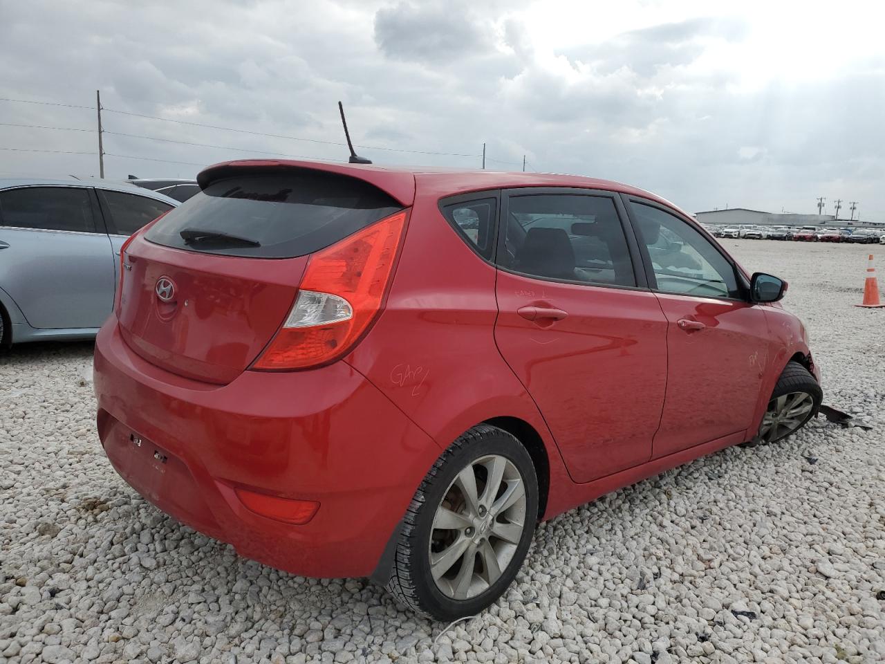 2013 Hyundai Accent - Image 3