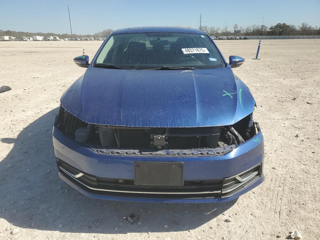 2017 Volkswagen Passat - Image 5