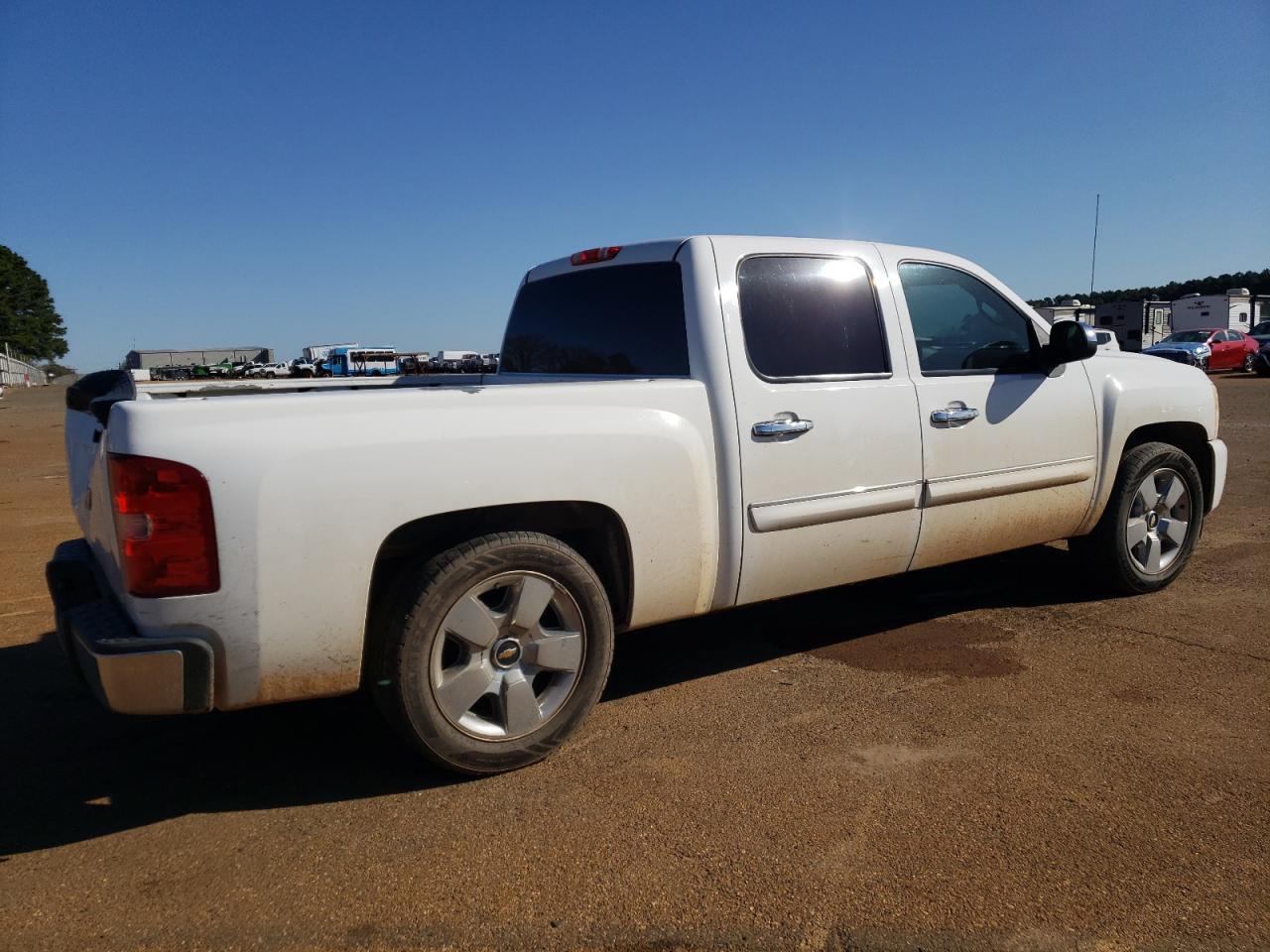 2011 Chevrolet Silverado - Image 3