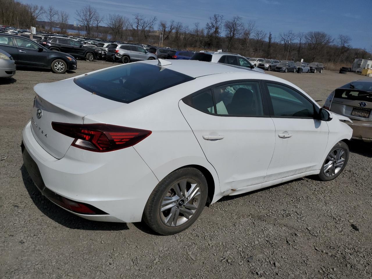 2020 Hyundai Elantra - Image 3