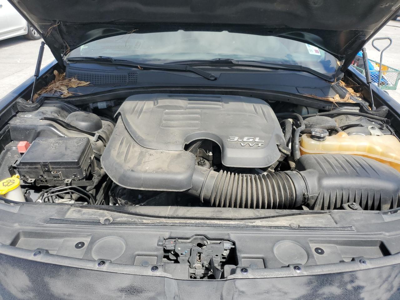 2016 Chrysler 300 - Image 11