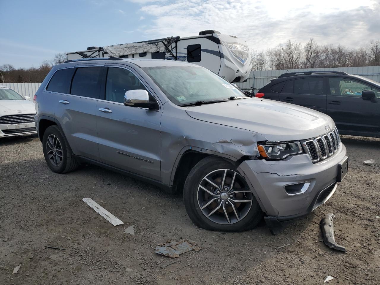 2017 Jeep Grand Cherokee - Image 4