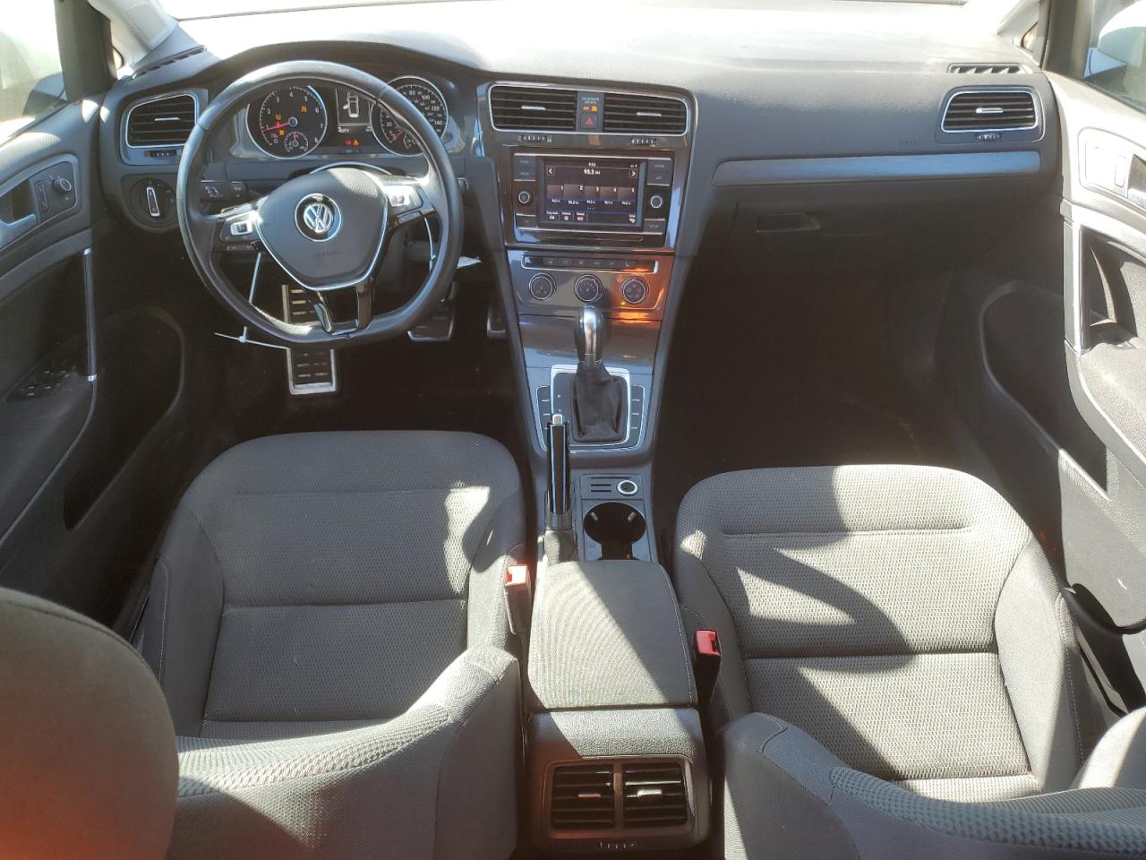 2019 Volkswagen Golf - Image 8