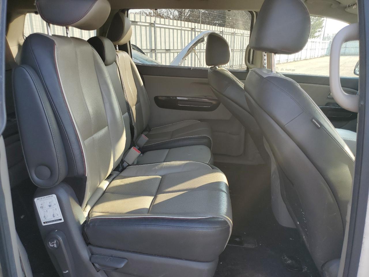 kndmc5c11f6046081 KNDMC5C11F6046081 2015 Kia Sedona Ex