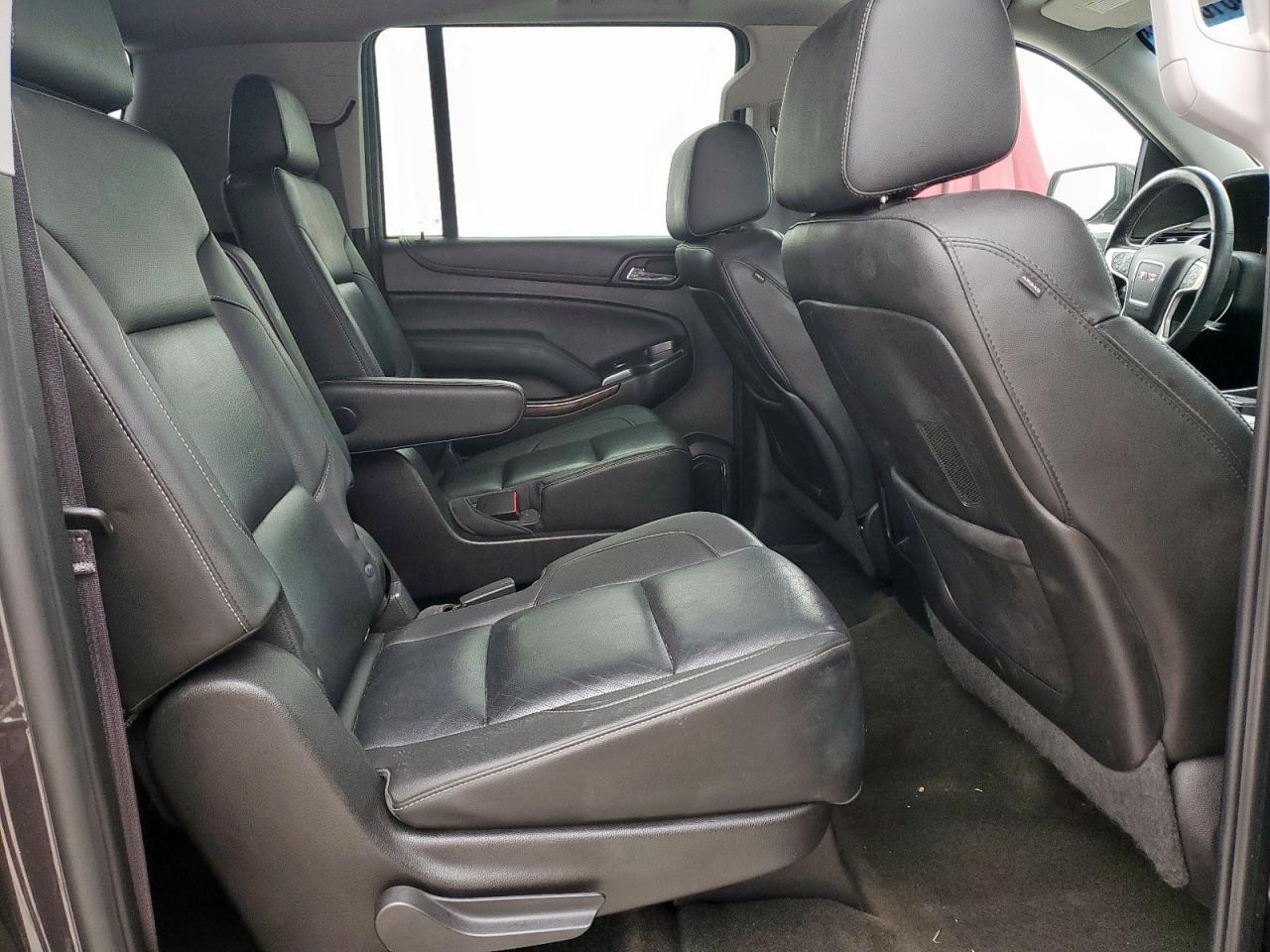 2015 GMC Yukon - Image 11