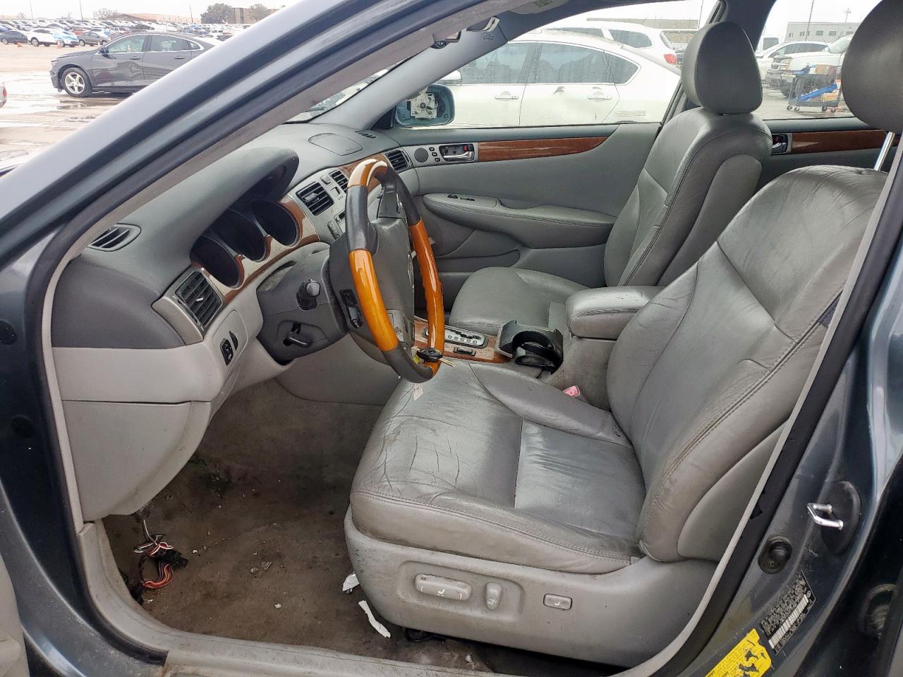 2005 Lexus ES - Image 7