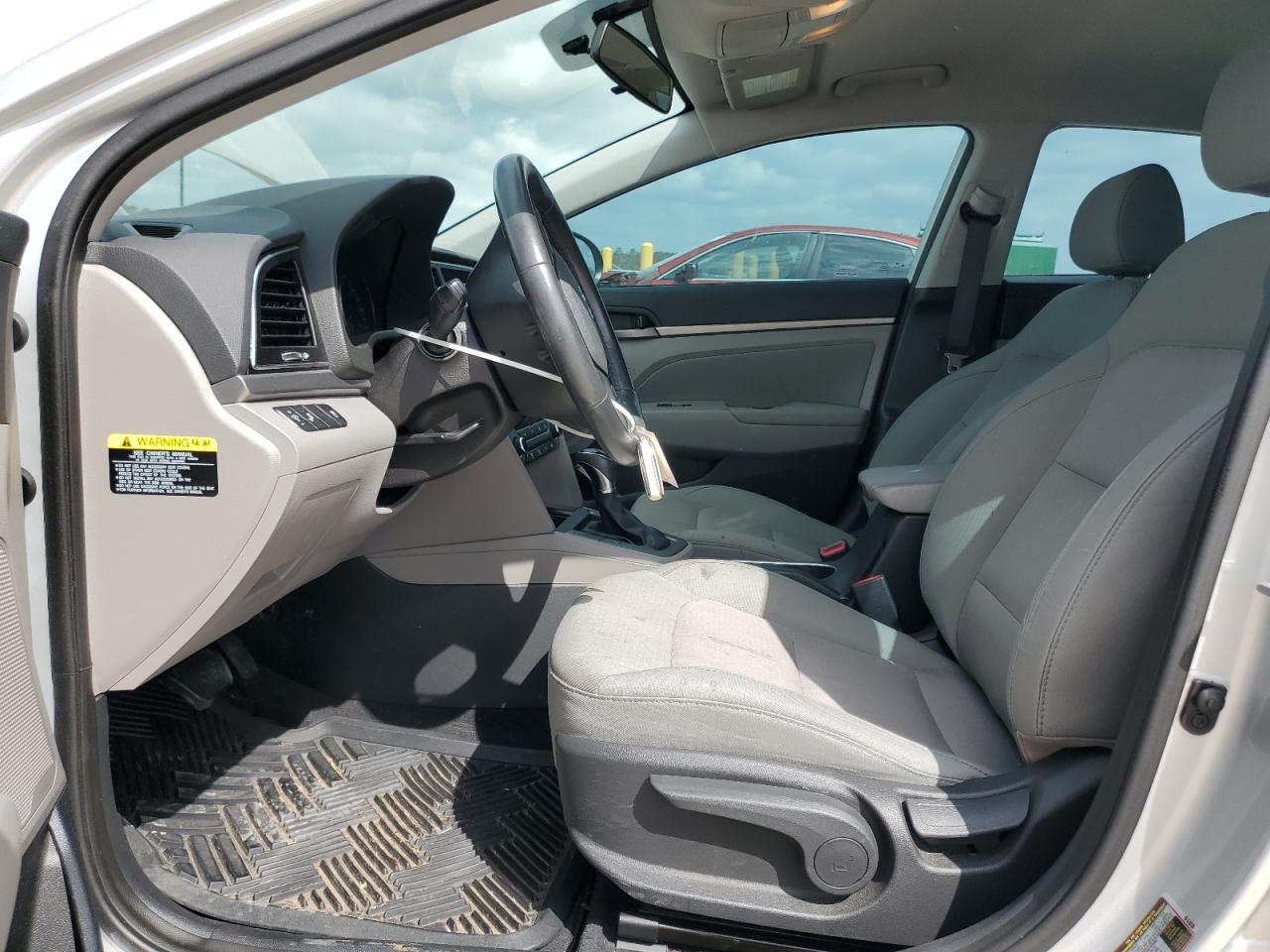 2017 Hyundai Elantra - Image 7