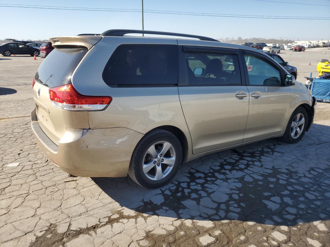 2013 Toyota Sienna - Image 3