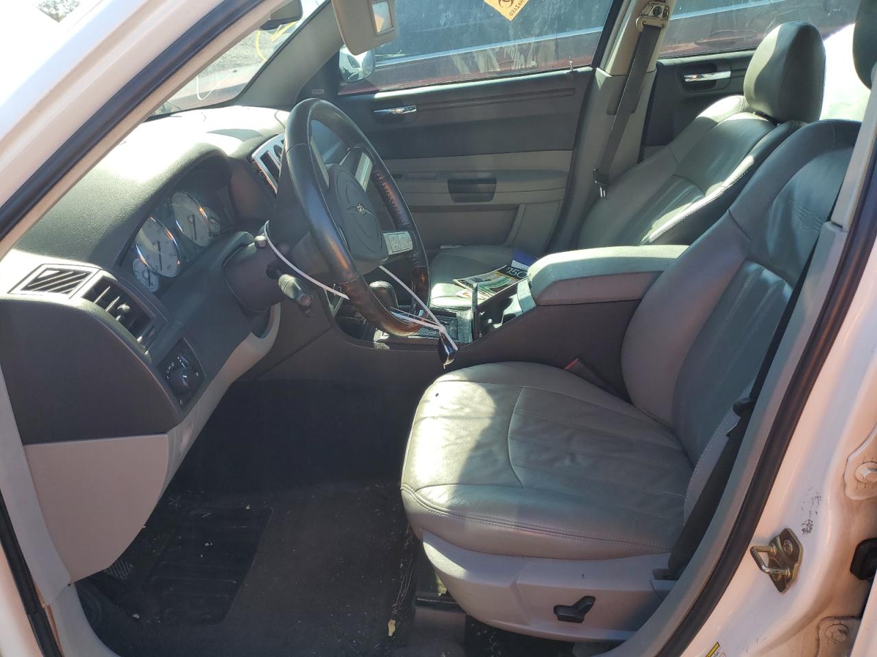 2006 Chrysler 300 - Image 7