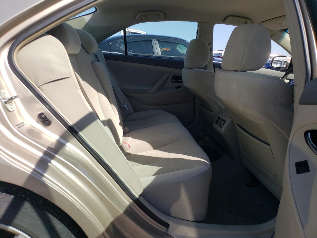 2009 Toyota Camry - Image 10