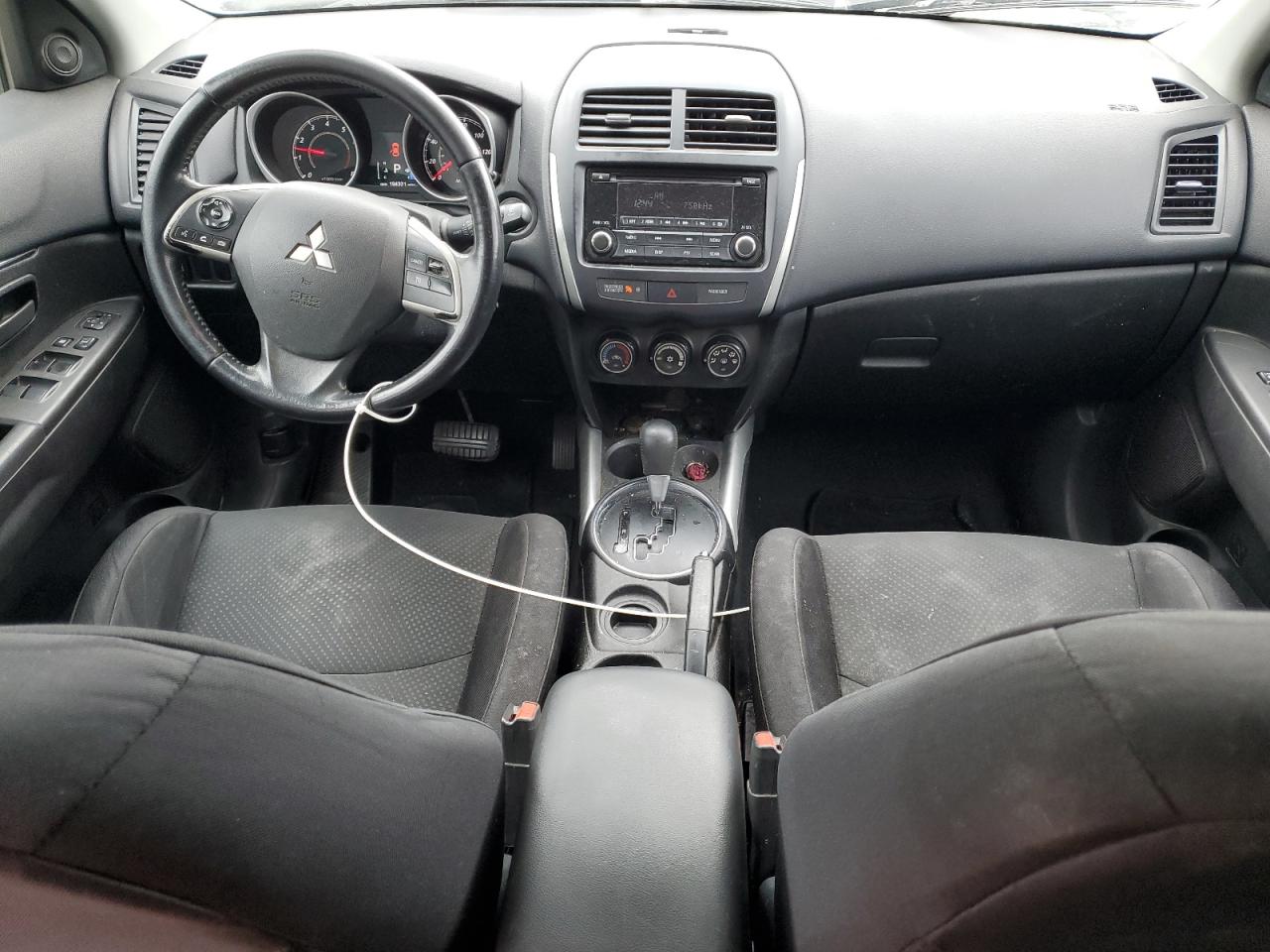 2014 Mitsubishi Outlander - Image 8