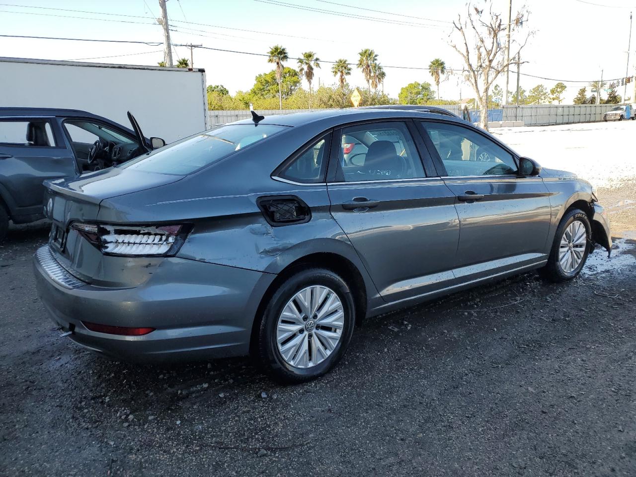2019 Volkswagen Jetta - Image 3
