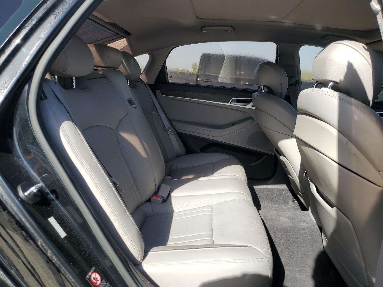 2015 Hyundai Genesis - Image 10