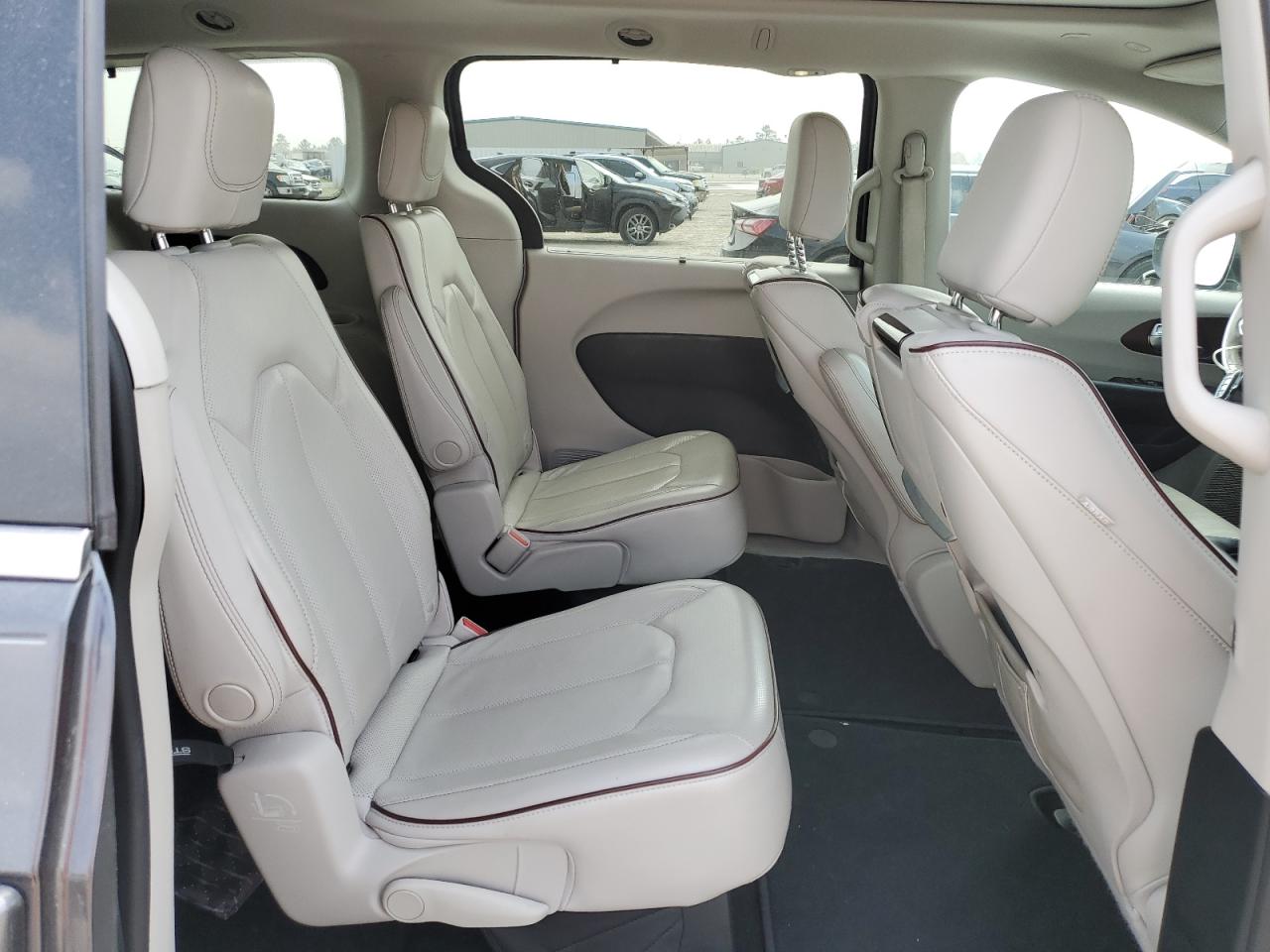2020 Chrysler Pacifica - Image 11