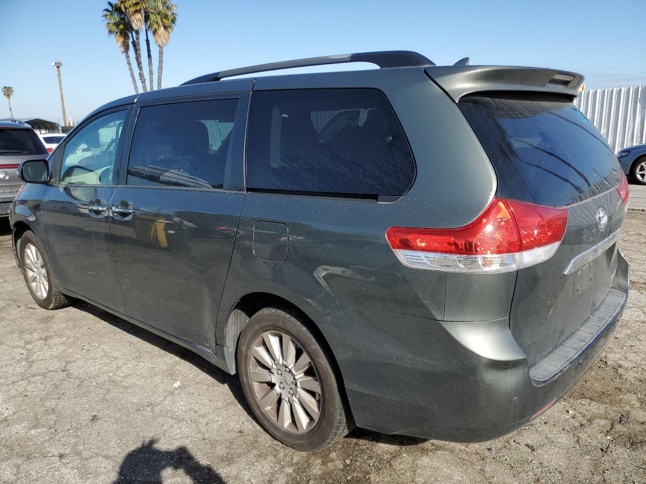 2013 Toyota Sienna - Image 2
