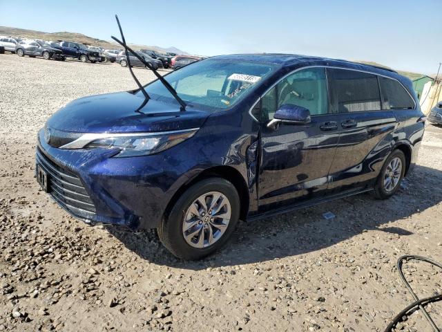 TOYOTA SIENNA LE 2024