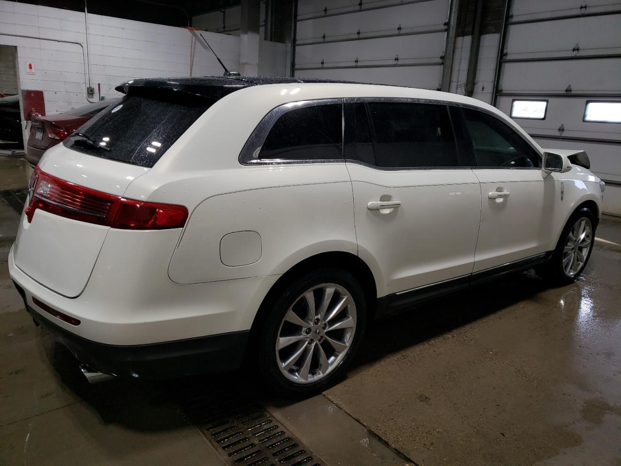 2012 Lincoln MKT - Image 3