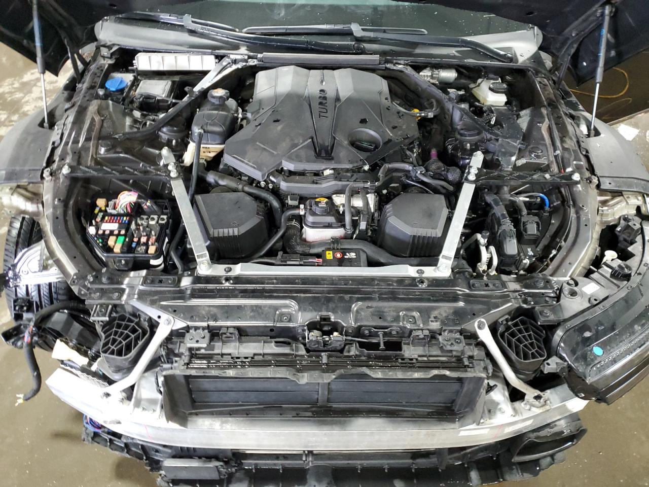 2024 Genesis G90 - Image 12