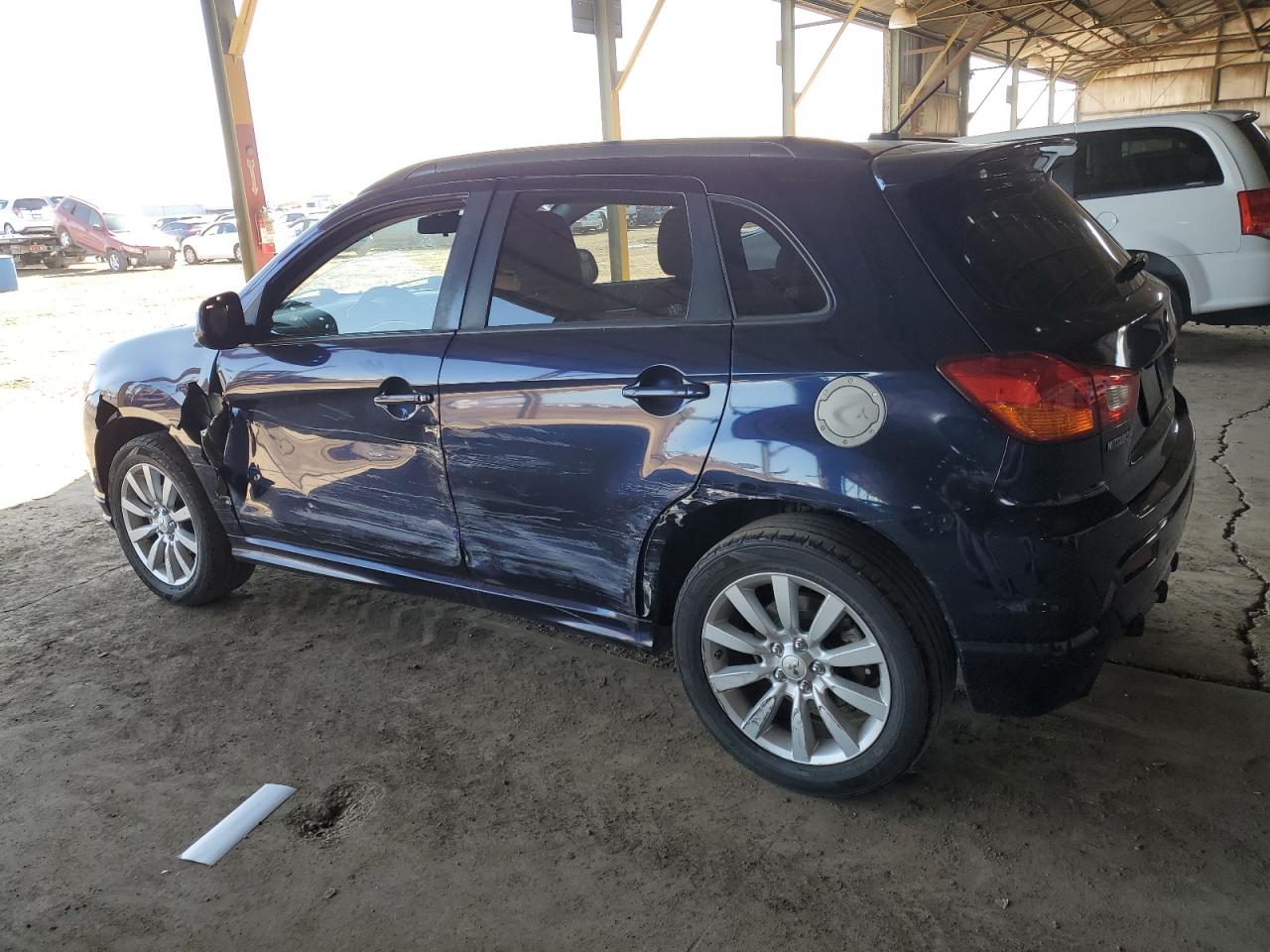 2011 Mitsubishi Outlander - Image 2