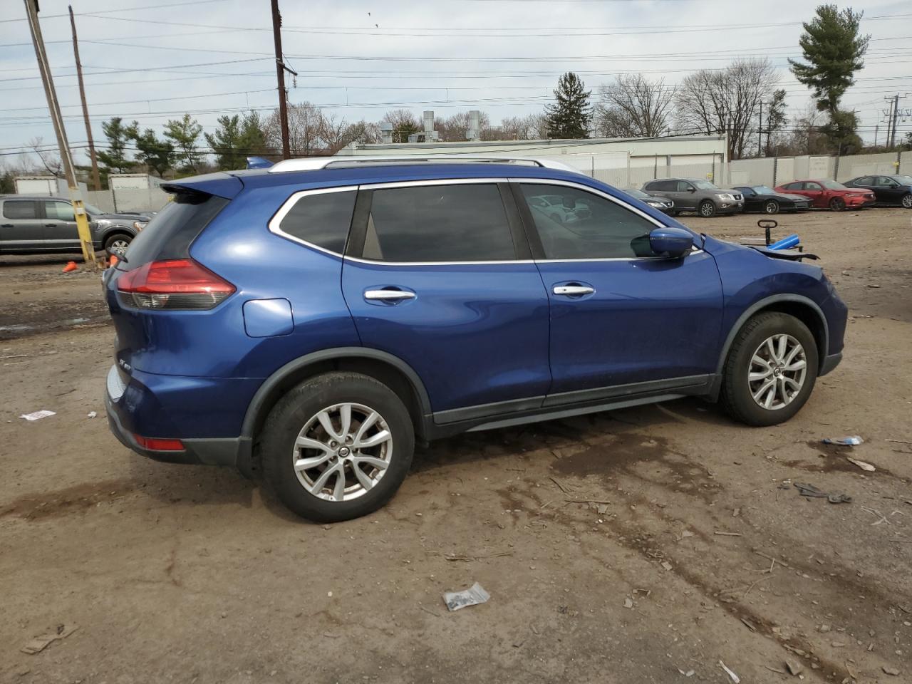 KNMAT2MV2HP611891 NISSAN ROGUE 2017