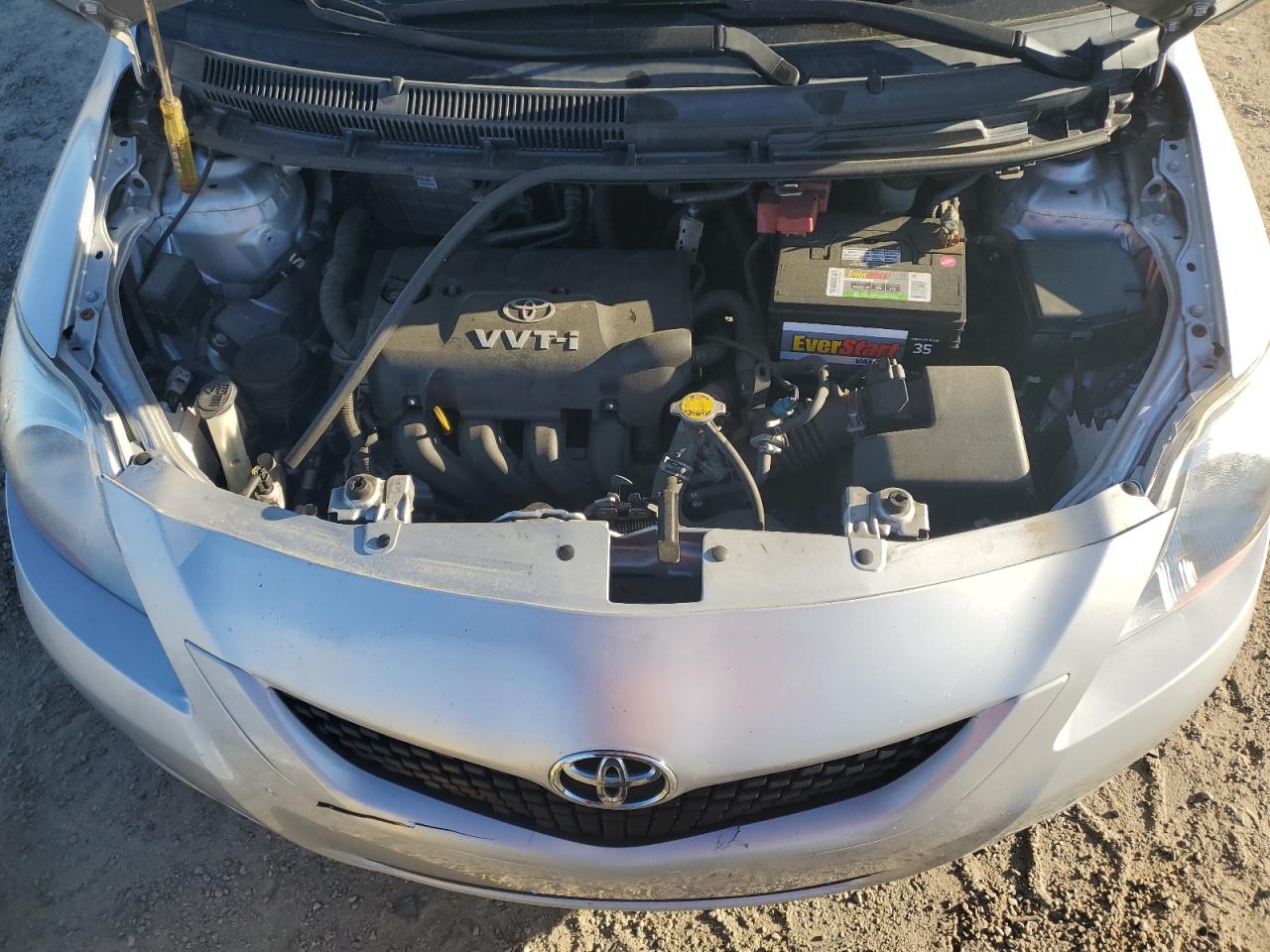 2010 Toyota Yaris - Image 12