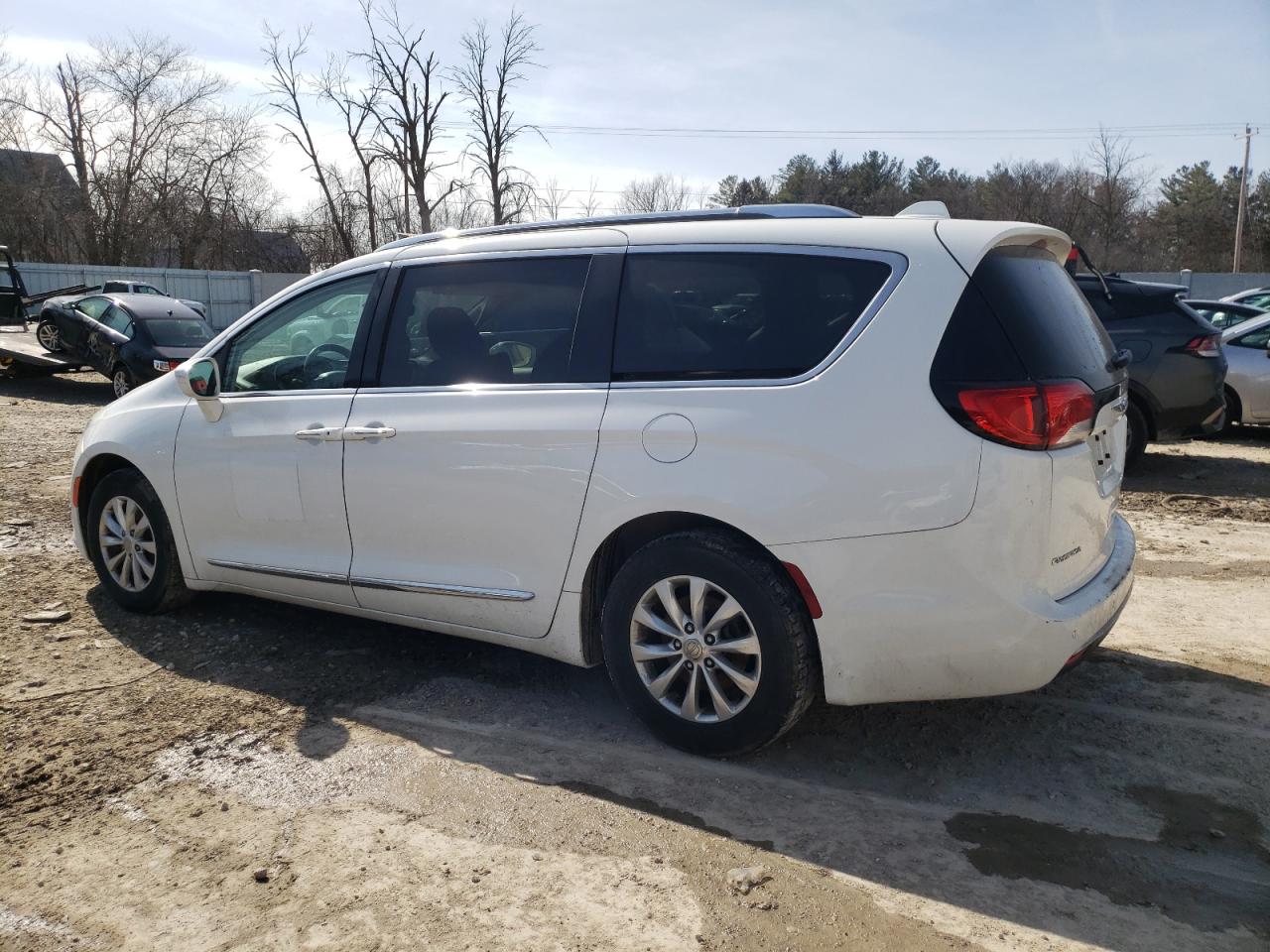 2018 Chrysler Pacifica - Image 2