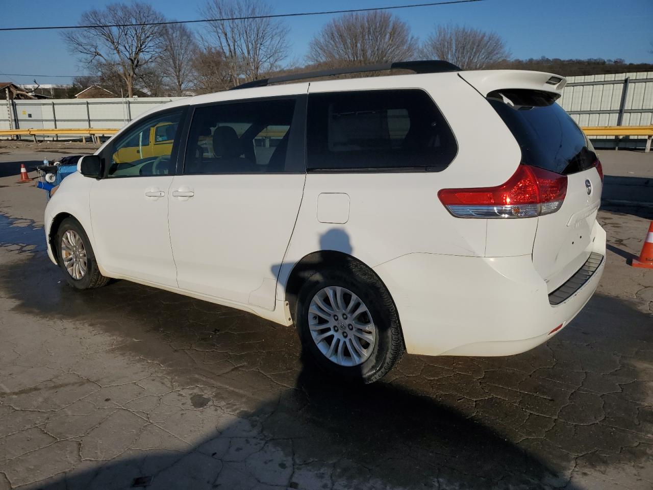 2012 Toyota Sienna - Image 2