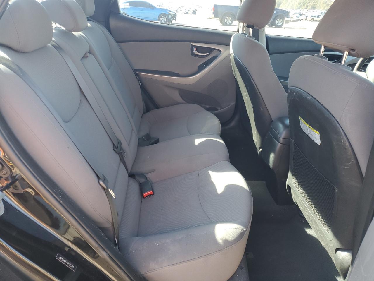 2016 Hyundai Elantra - Image 10