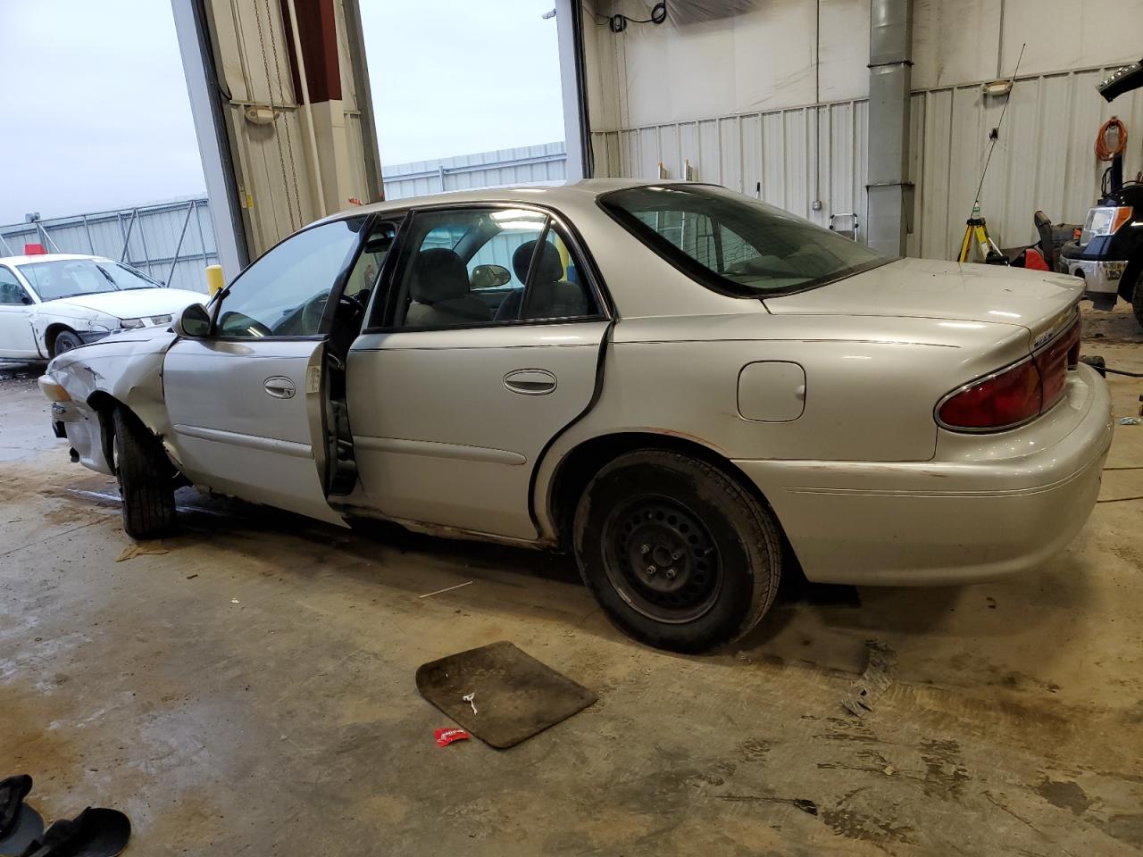 2005 Buick Century - Image 2