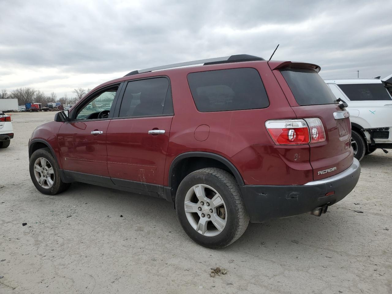 2010 GMC Acadia - Image 2