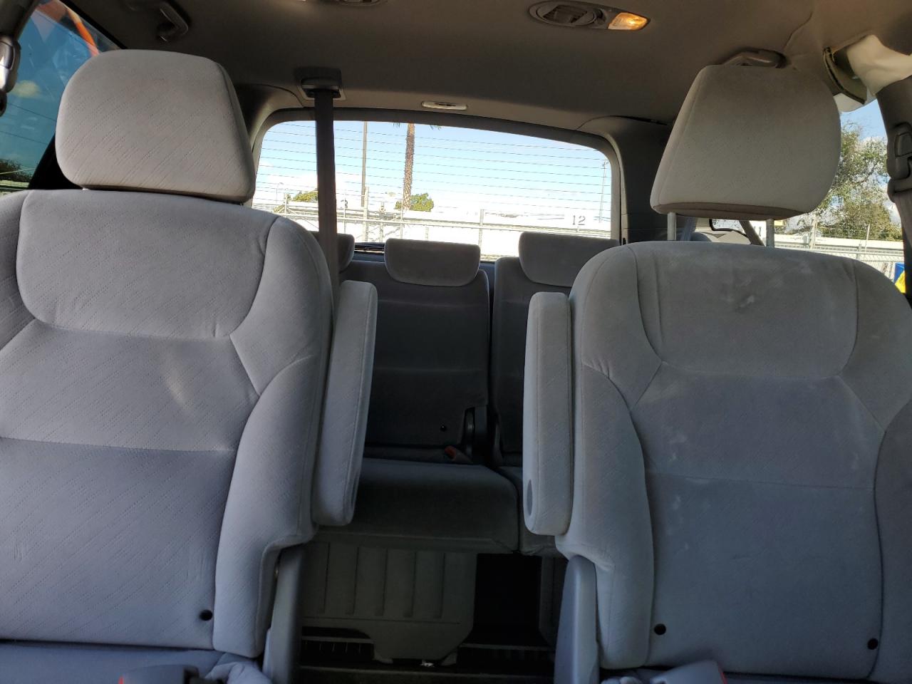 2010 Honda Odyssey - Image 10