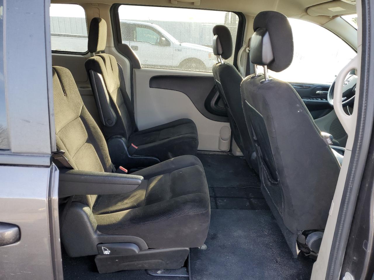 2015 Dodge Caravan - Image 11