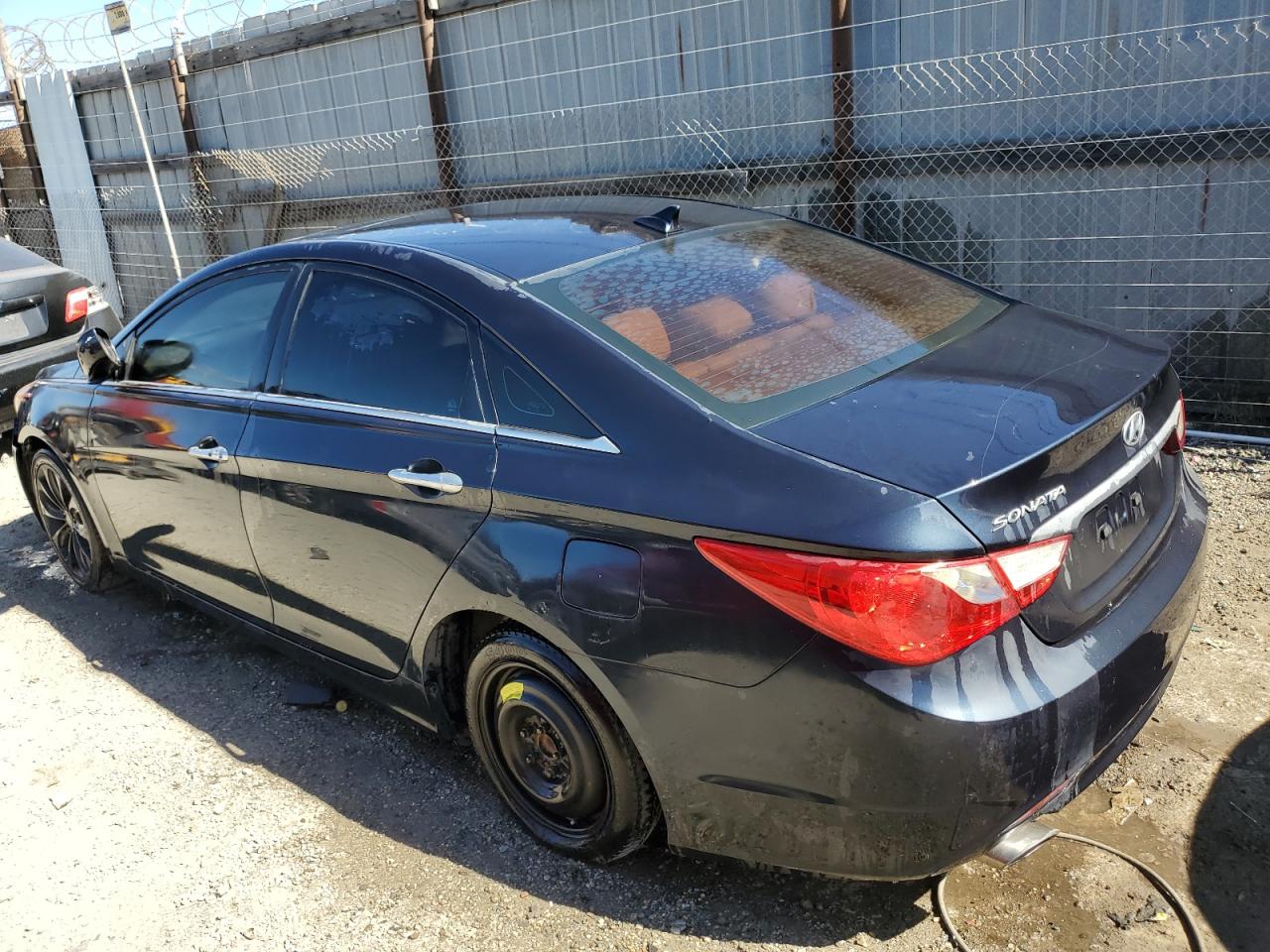 2011 Hyundai Sonata - Image 2