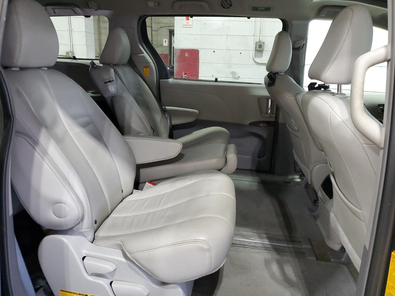 2014 Toyota Sienna - Image 11