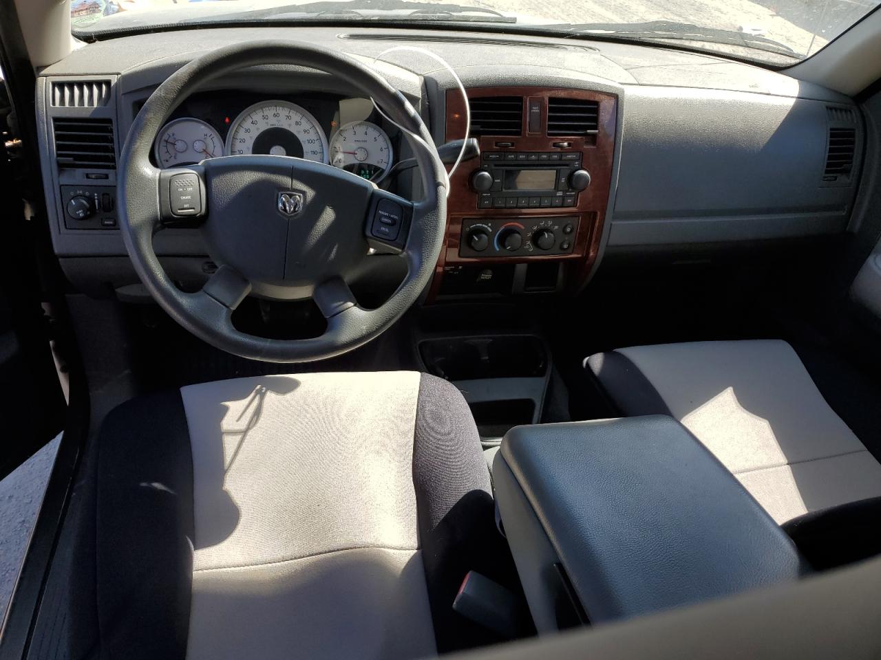 2005 Dodge Dakota - Image 8