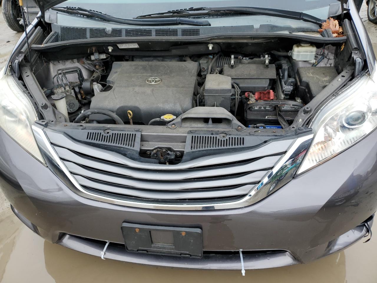 2013 Toyota Sienna - Image 12